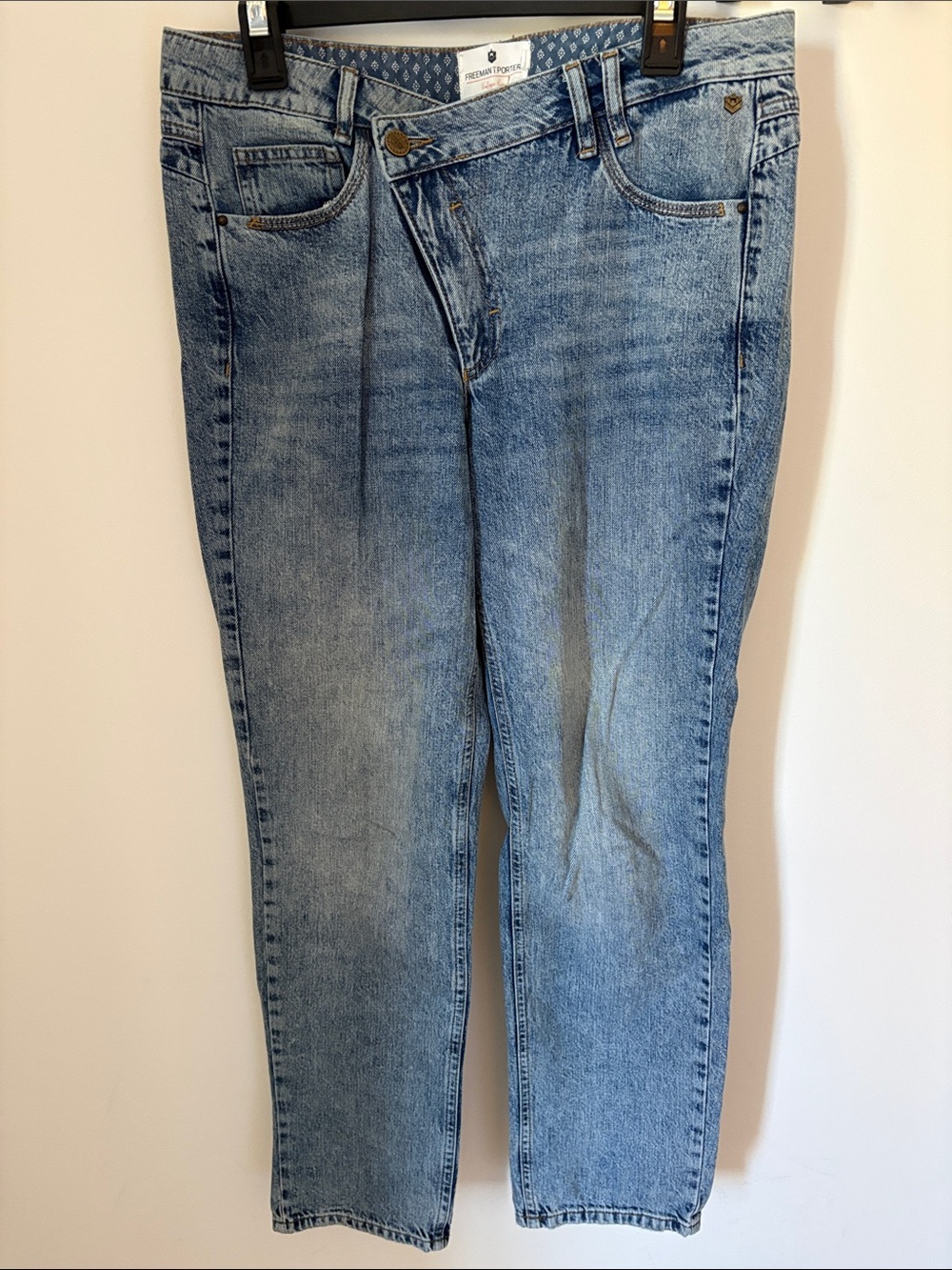 Freeman T Porter Light Wash Straight-Leg Jeans